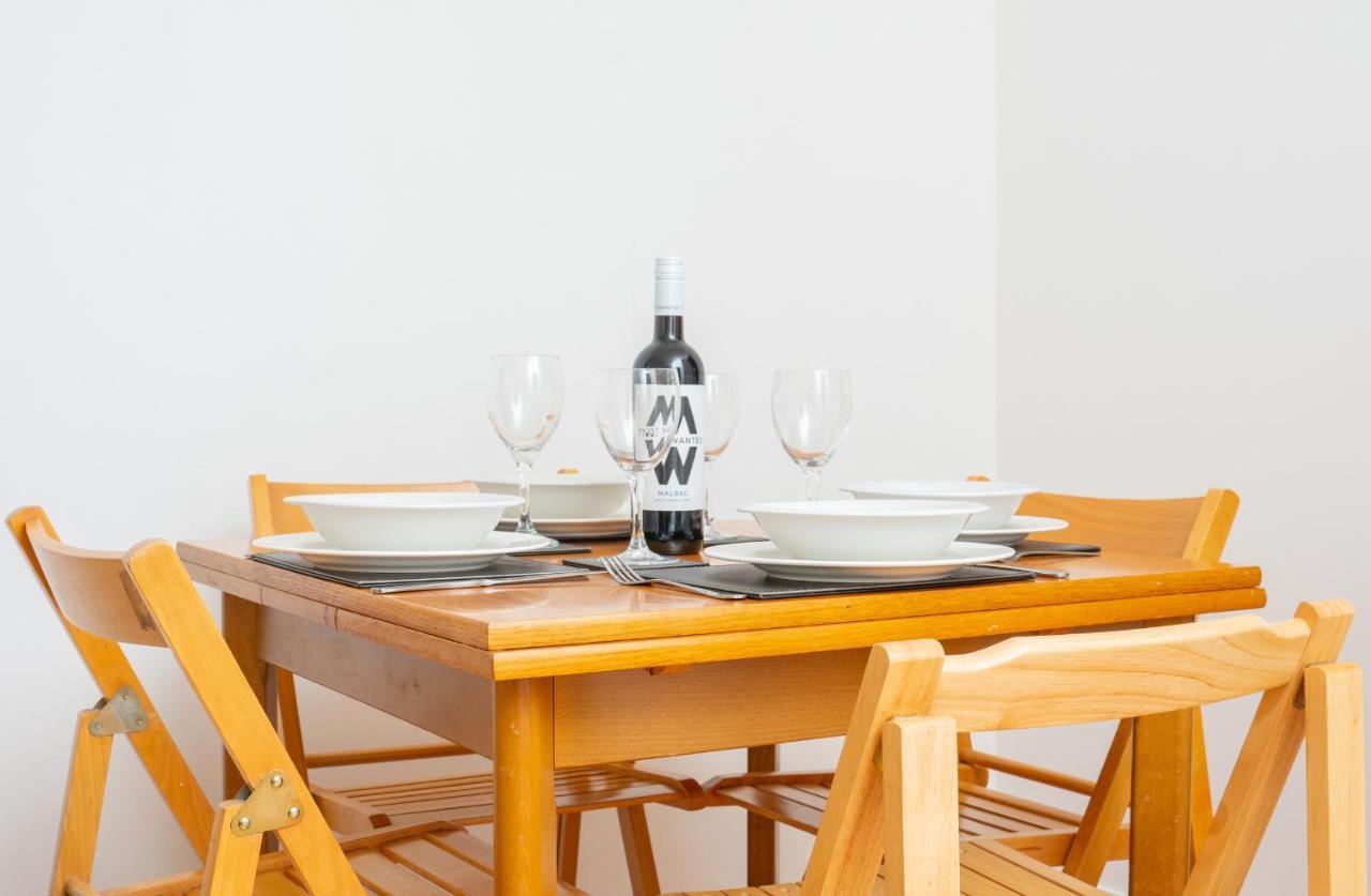 Dwellcome Home Ltd 2 Bedroom King & Double Central Apartment, Free Allocated Barrier Secured Parking Space At Rear Entrance & Fast Wifi, Ideal For Long Term Contractor, Corporate, Etc Stays, Regular Housekeeping Option - See Our Site For Assurance Aberdeen Exterior foto