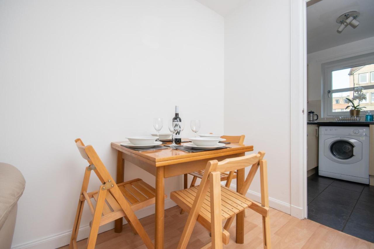 Dwellcome Home Ltd 2 Bedroom King & Double Central Apartment, Free Allocated Barrier Secured Parking Space At Rear Entrance & Fast Wifi, Ideal For Long Term Contractor, Corporate, Etc Stays, Regular Housekeeping Option - See Our Site For Assurance Aberdeen Exterior foto