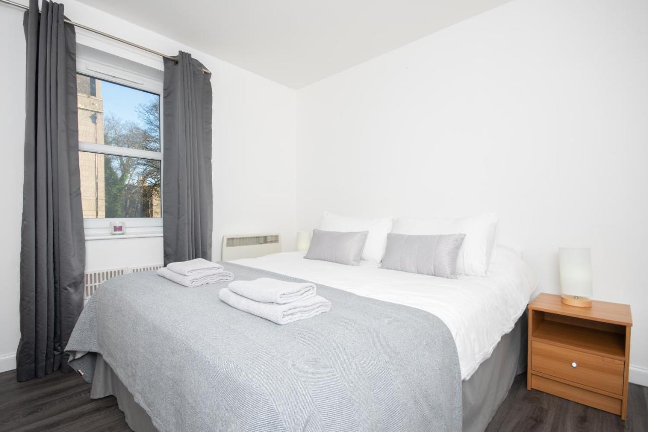 Dwellcome Home Ltd 2 Bedroom King & Double Central Apartment, Free Allocated Barrier Secured Parking Space At Rear Entrance & Fast Wifi, Ideal For Long Term Contractor, Corporate, Etc Stays, Regular Housekeeping Option - See Our Site For Assurance Aberdeen Exterior foto