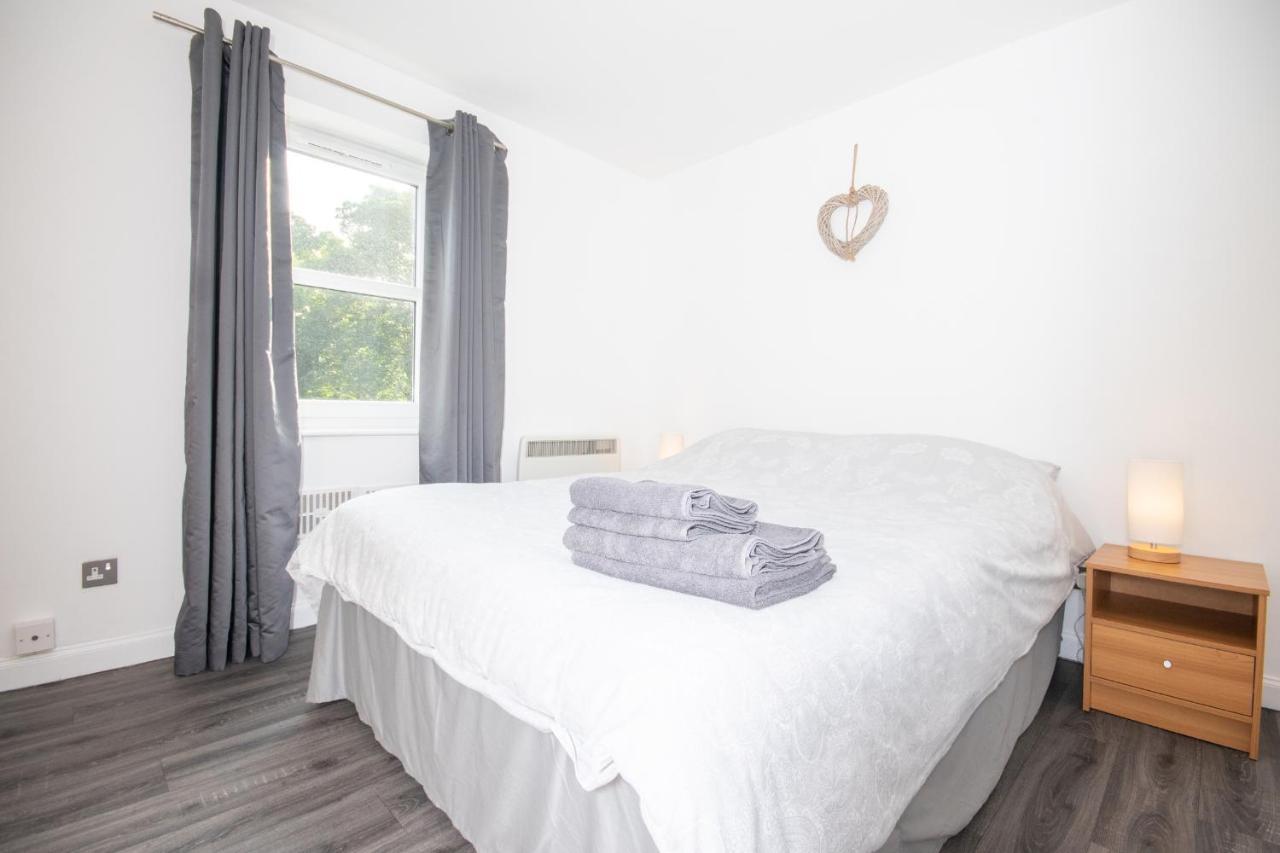 Dwellcome Home Ltd 2 Bedroom King & Double Central Apartment, Free Allocated Barrier Secured Parking Space At Rear Entrance & Fast Wifi, Ideal For Long Term Contractor, Corporate, Etc Stays, Regular Housekeeping Option - See Our Site For Assurance Aberdeen Exterior foto