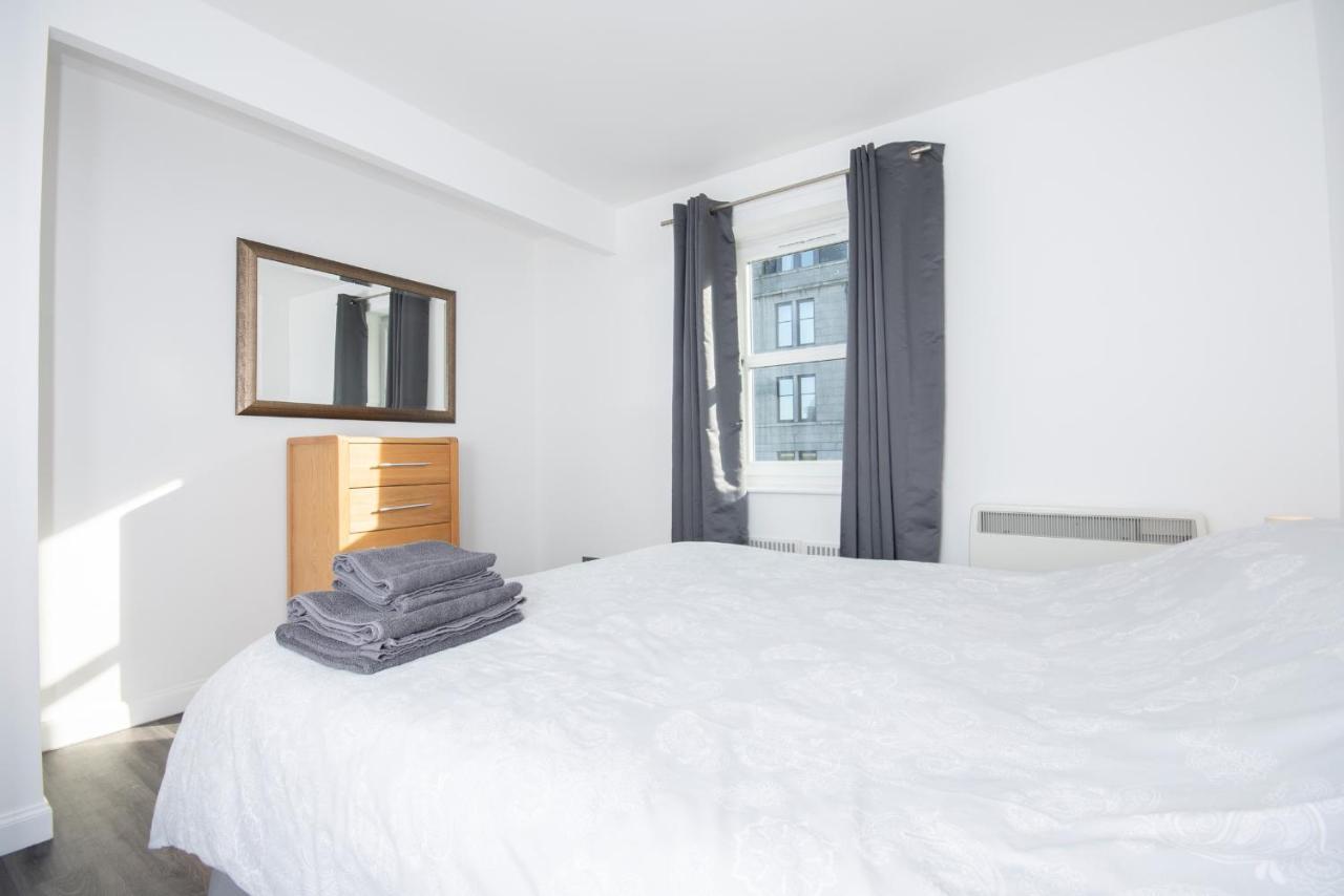 Dwellcome Home Ltd 2 Bedroom King & Double Central Apartment, Free Allocated Barrier Secured Parking Space At Rear Entrance & Fast Wifi, Ideal For Long Term Contractor, Corporate, Etc Stays, Regular Housekeeping Option - See Our Site For Assurance Aberdeen Exterior foto