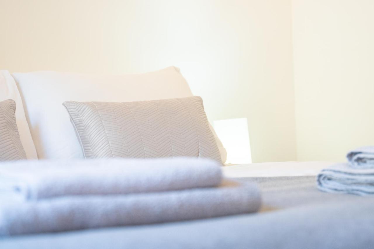 Dwellcome Home Ltd 2 Bedroom King & Double Central Apartment, Free Allocated Barrier Secured Parking Space At Rear Entrance & Fast Wifi, Ideal For Long Term Contractor, Corporate, Etc Stays, Regular Housekeeping Option - See Our Site For Assurance Aberdeen Exterior foto