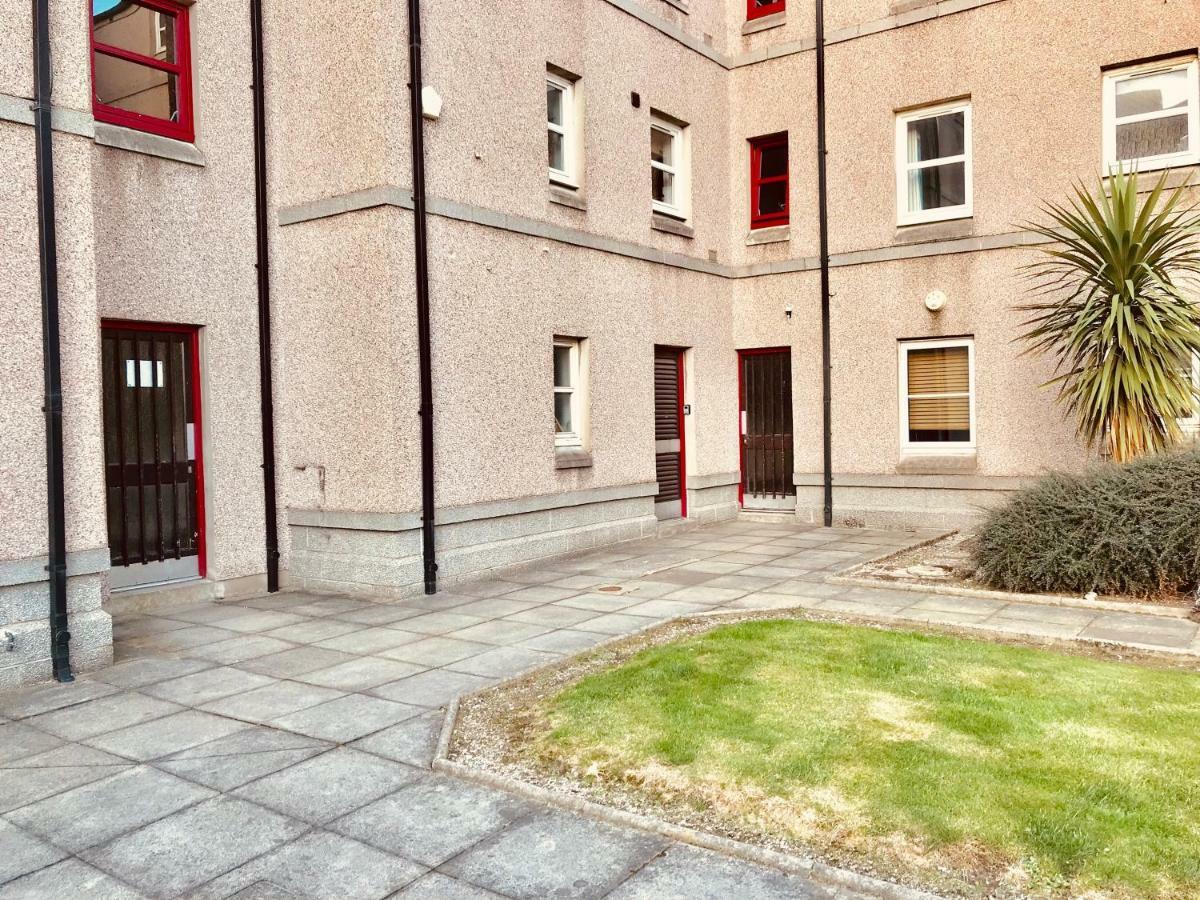 Dwellcome Home Ltd 2 Bedroom King & Double Central Apartment, Free Allocated Barrier Secured Parking Space At Rear Entrance & Fast Wifi, Ideal For Long Term Contractor, Corporate, Etc Stays, Regular Housekeeping Option - See Our Site For Assurance Aberdeen Exterior foto